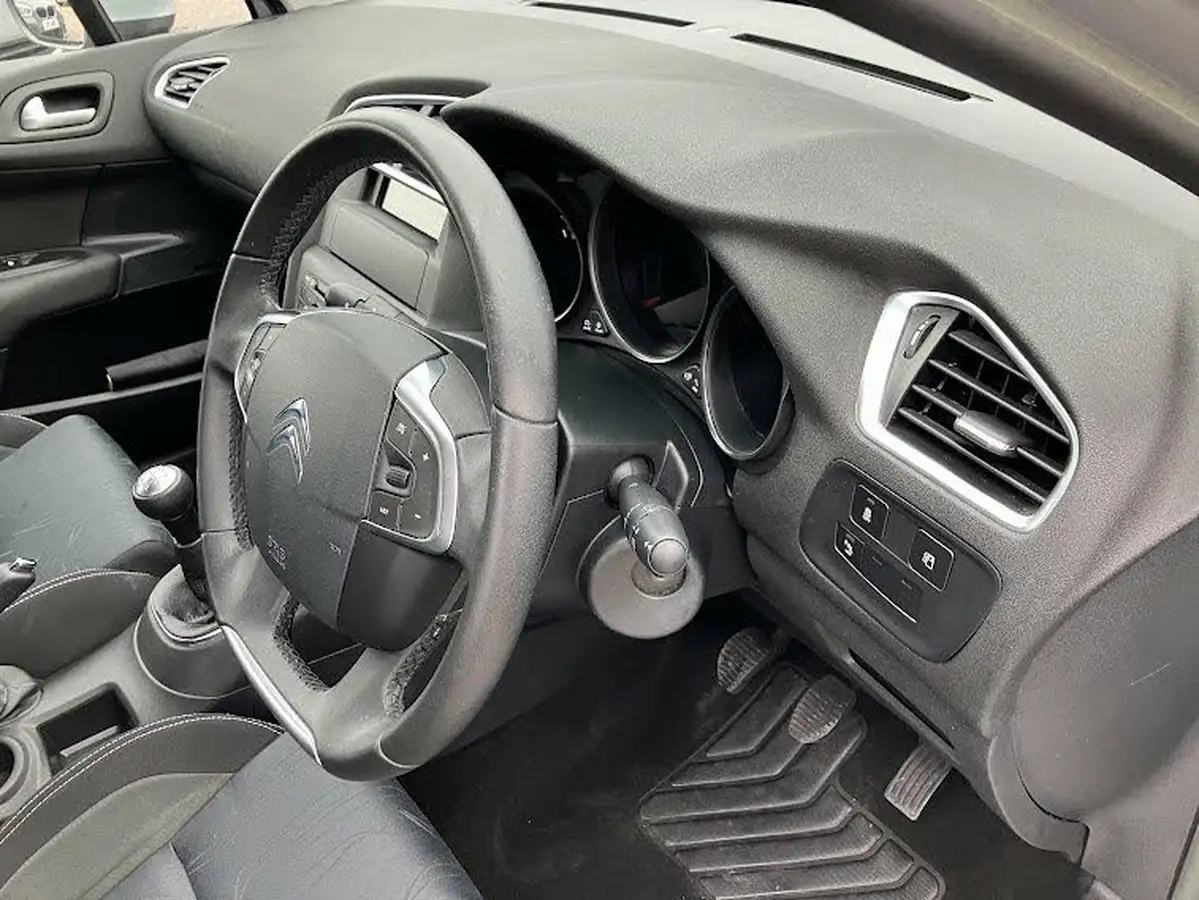 2014-citroen-c4-16td-vtr-big-14