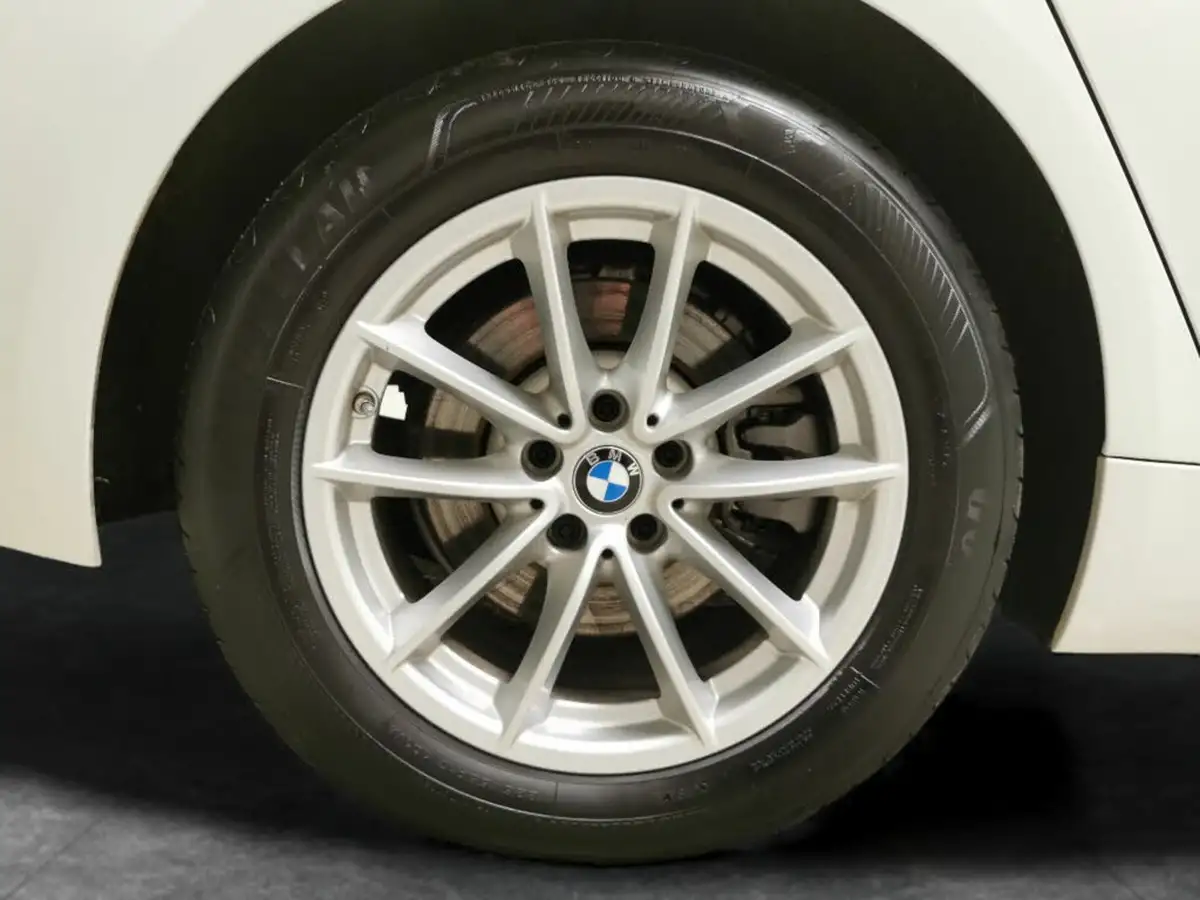2021-bmw-5-series-20-520i-se-saloon-4d-big-28