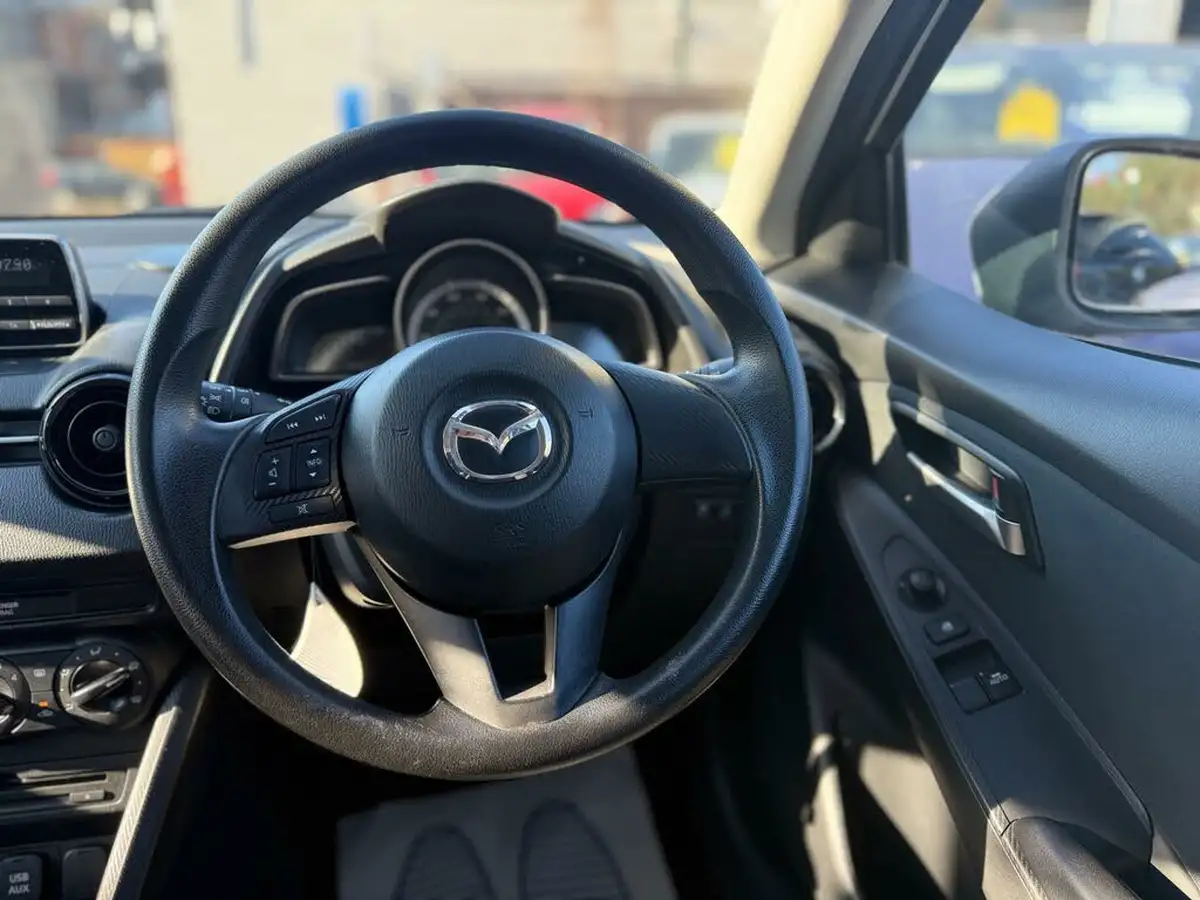2016-mazda-mazda2-15-se-big-39