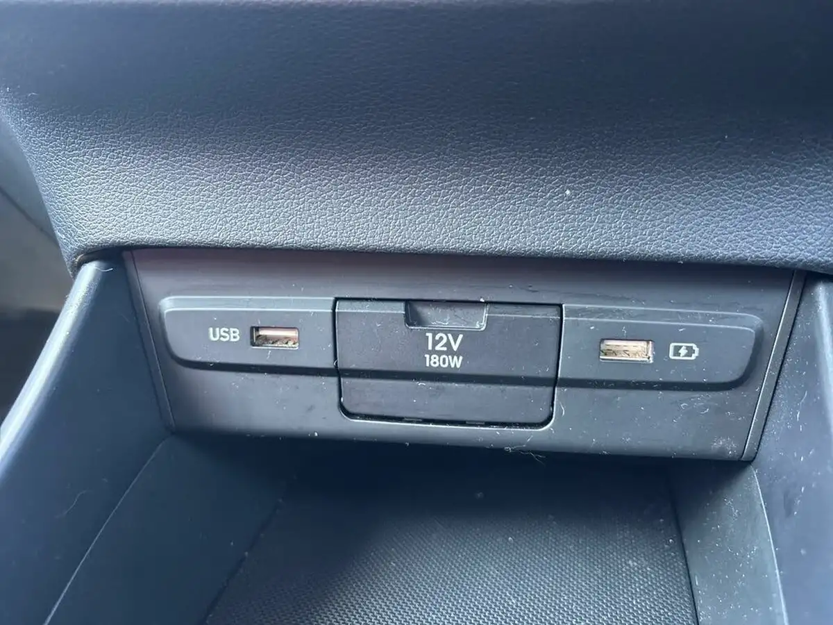 2022-hyundai-i20-10-t-gdi-premium-eclutch-imt-big-38