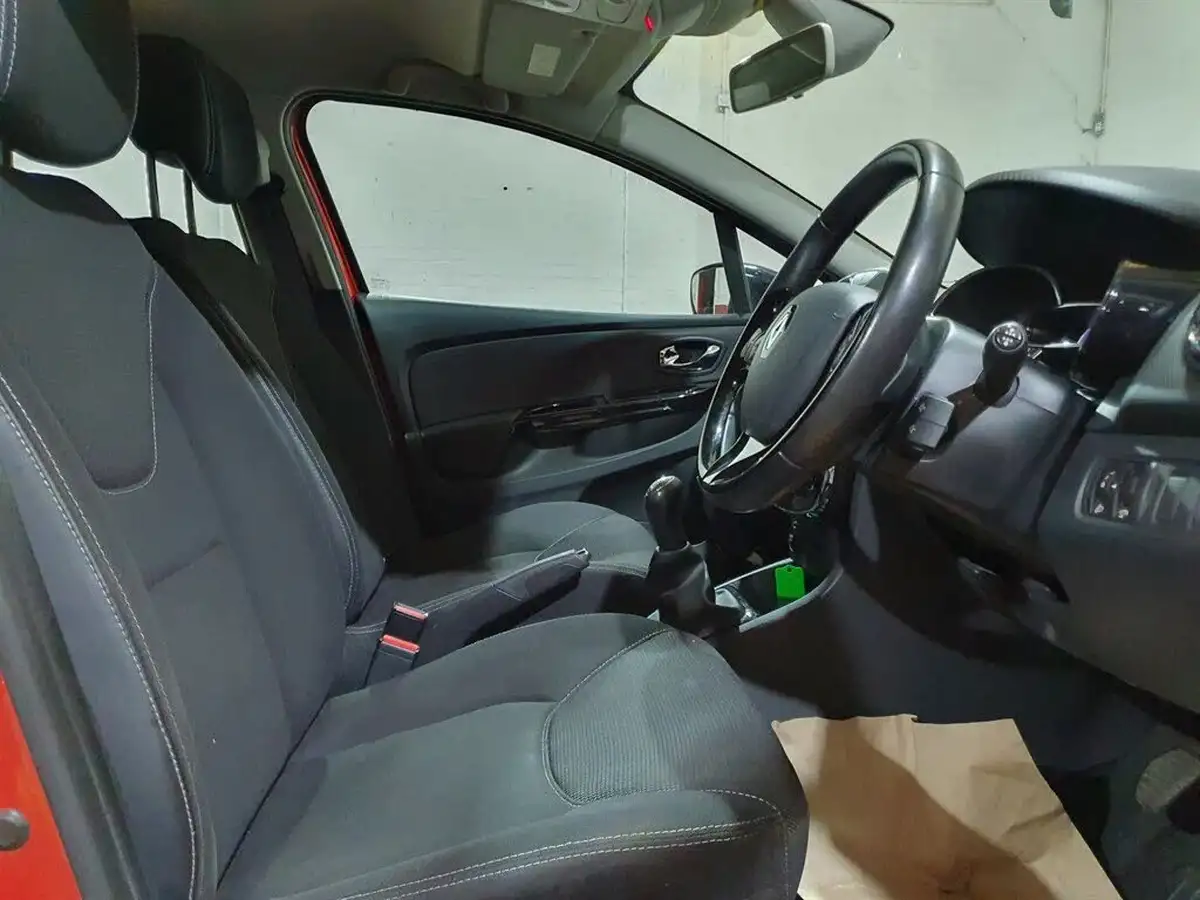2014-renault-clio-12-dynamique-big-44