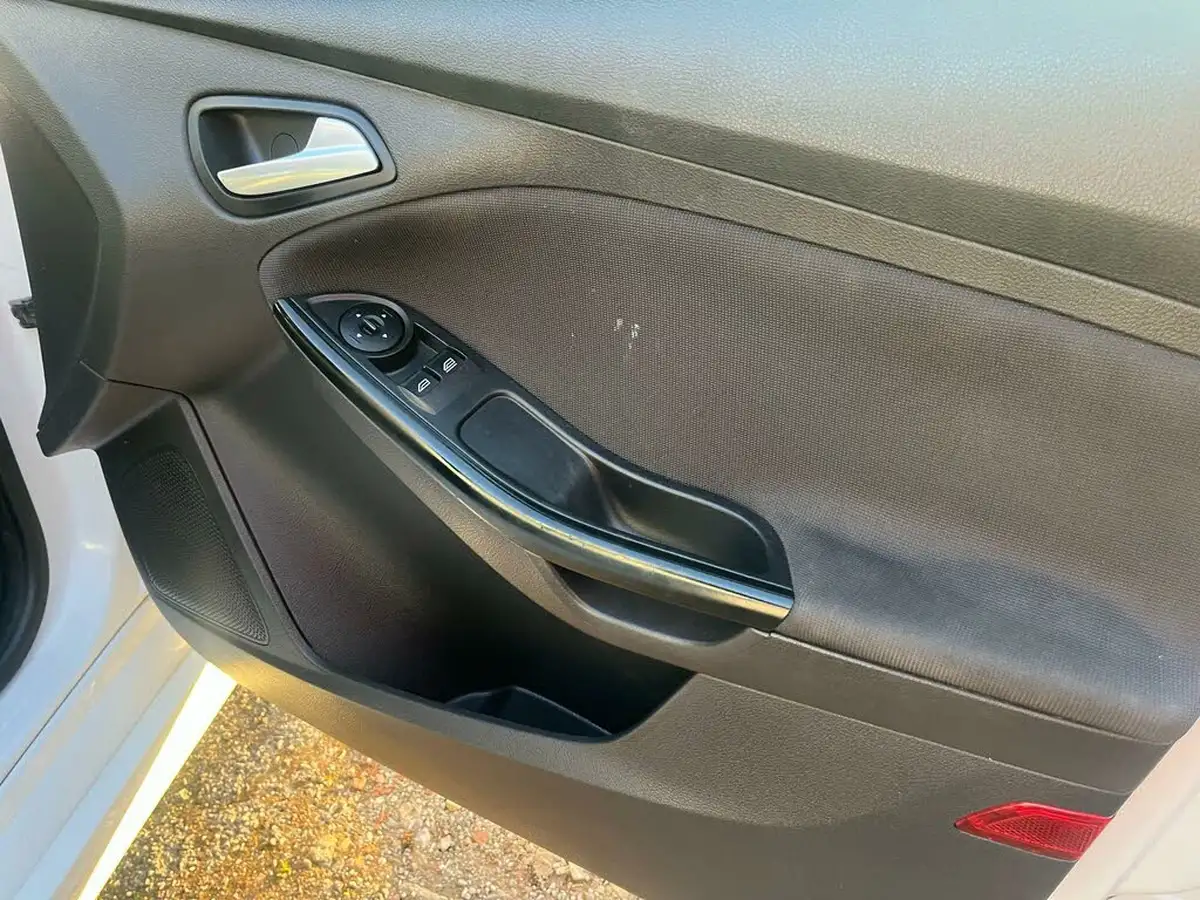 2012-ford-focus-16tdci-zetec-s-115ps-estate-big-21