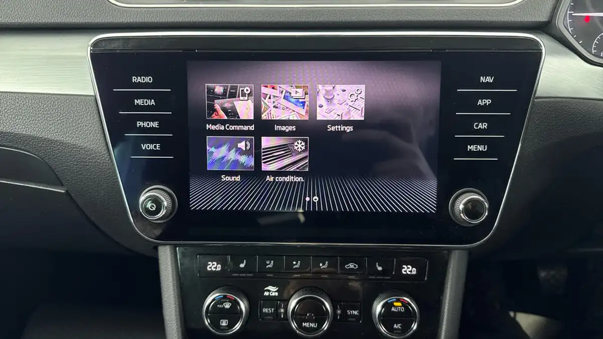 2019-skoda-superb-20tdi-se-technology-hatchback-big-17
