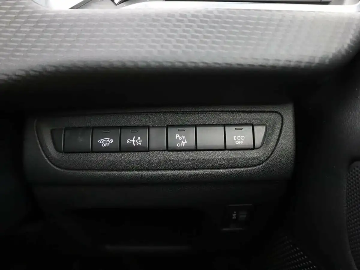 2019-peugeot-2008-suv-12-puretech-allure-110bhp-eat6-big-24