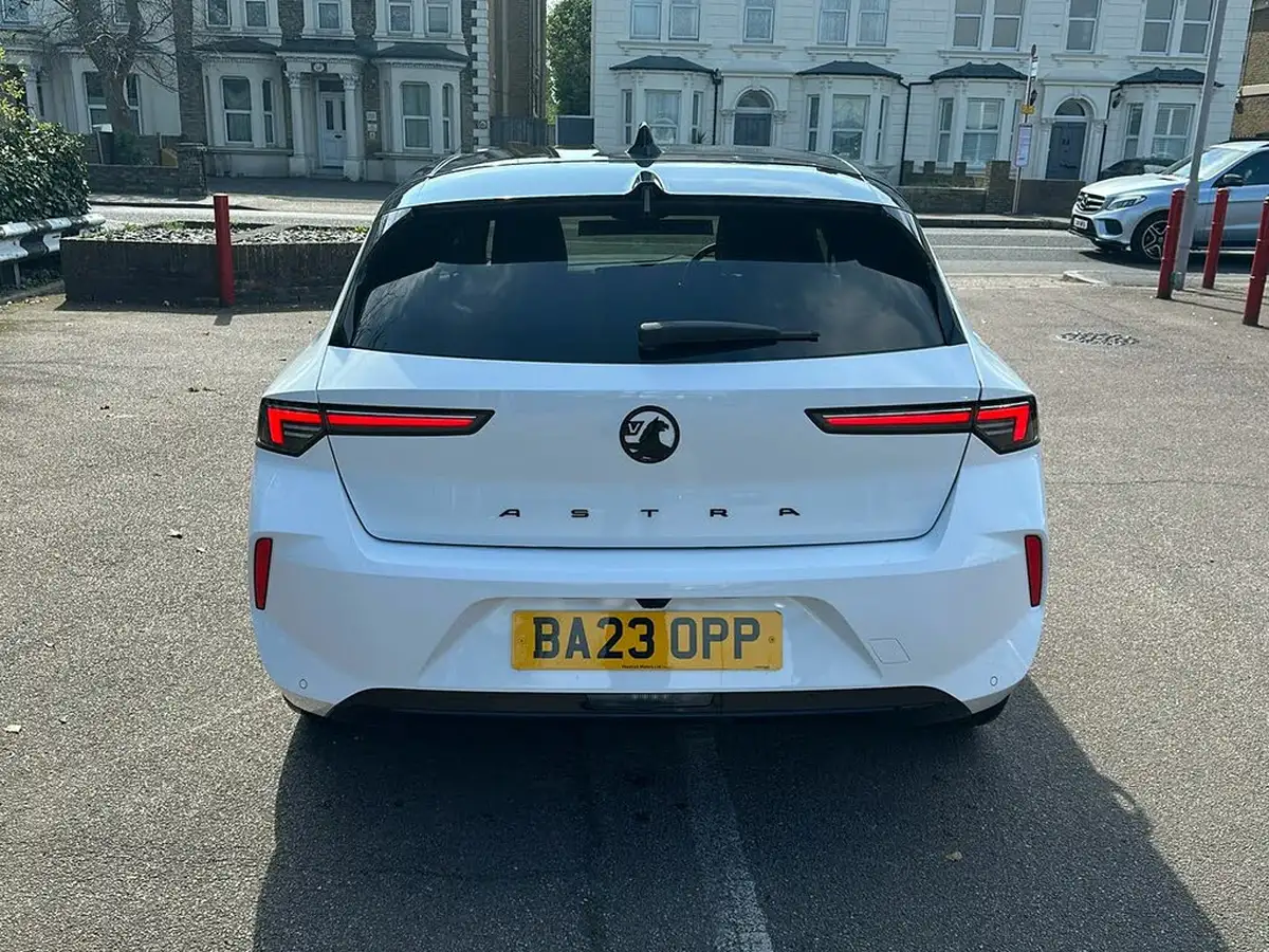 2023-vauxhall-astra-12-turbo-gs-hatchback-big-5
