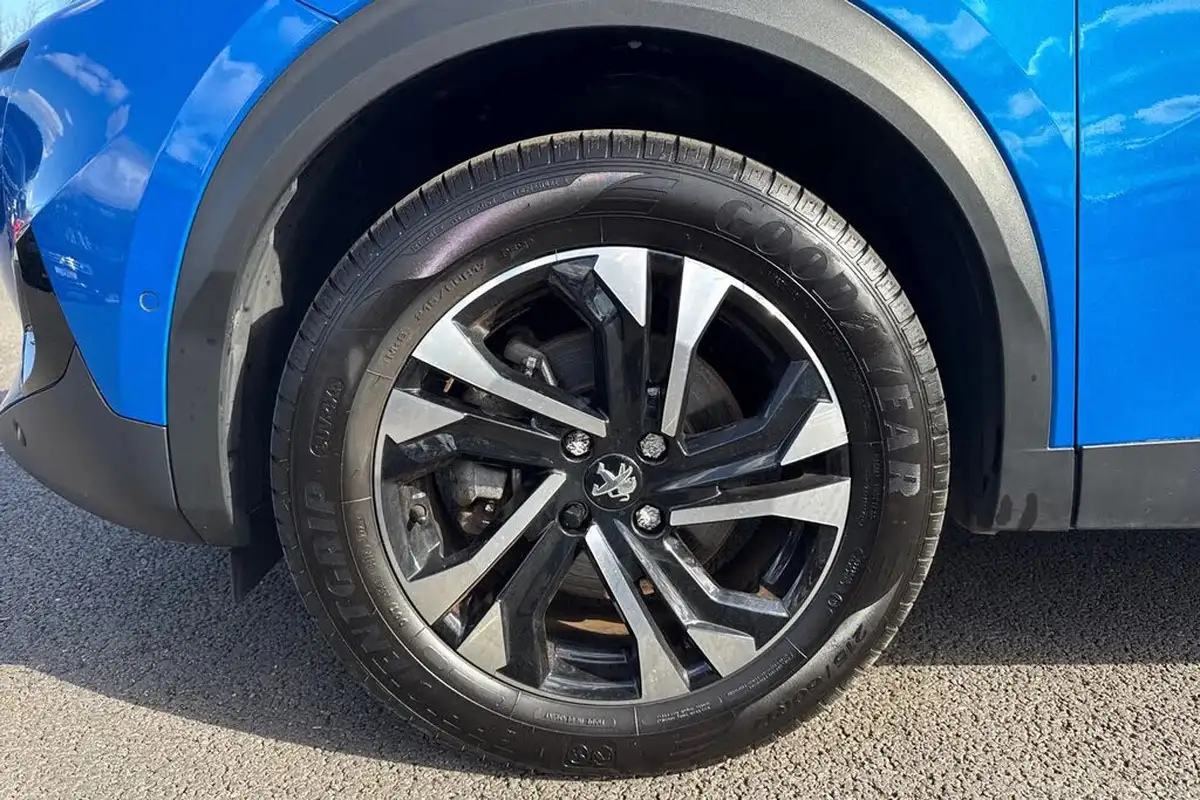 2021-peugeot-2008-suv-e-gt-50kwh-big-12