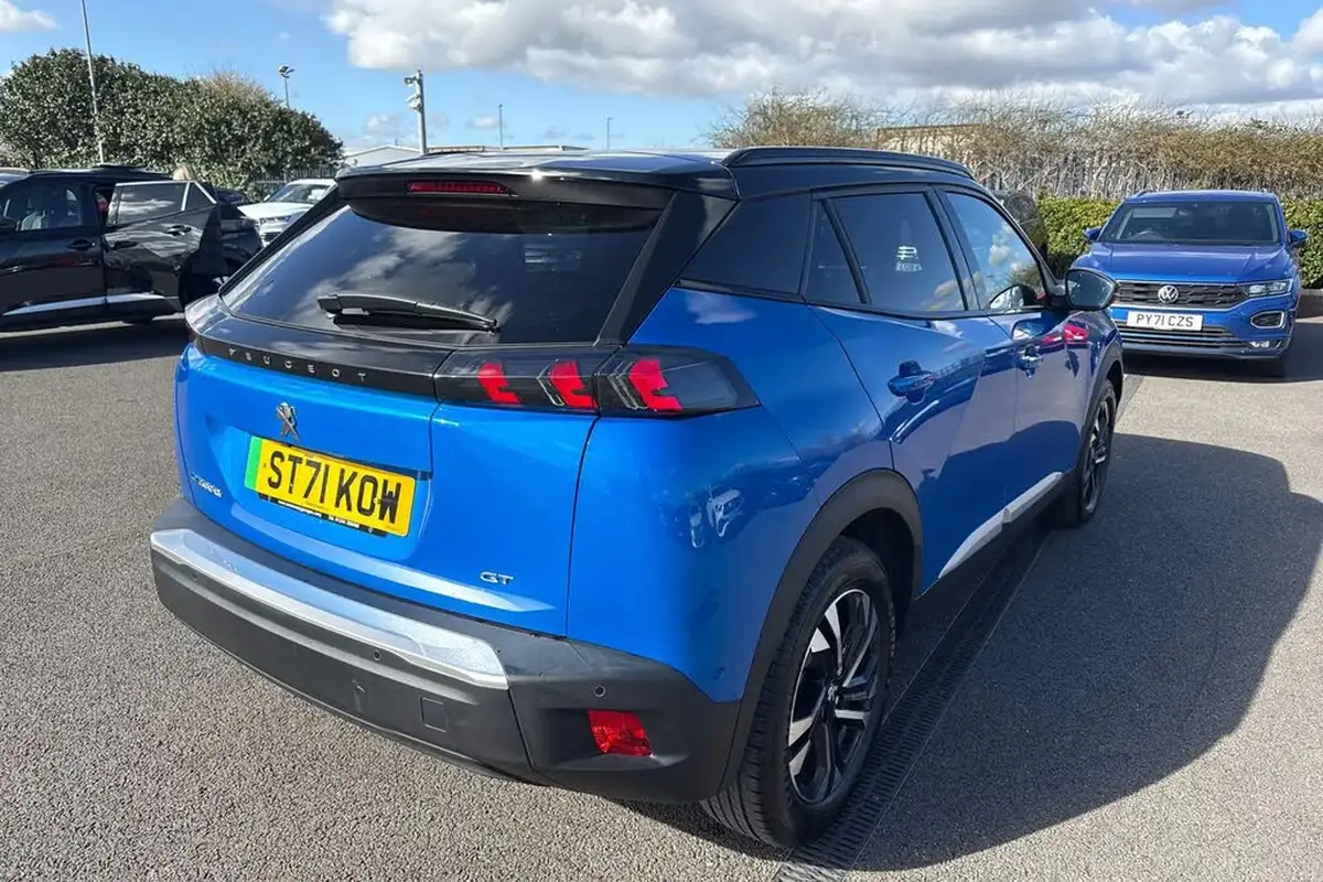 2021-peugeot-2008-suv-e-gt-50kwh-big-36