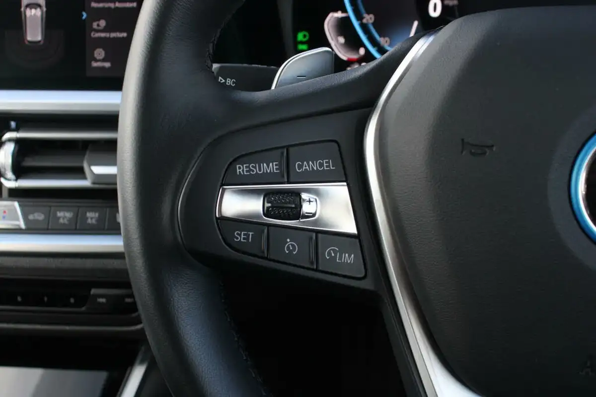 2022-bmw-3-series-20-330e-sport-pro-touring-5d-big-31