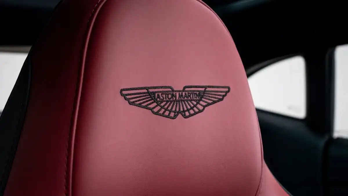 2022-aston-martin-dbx-40-v8-big-29