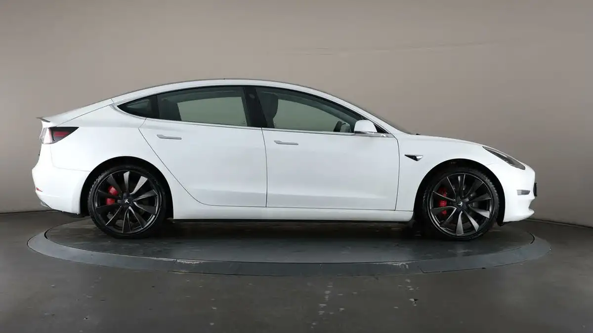 2020-tesla-model-3-e-performance-big-51