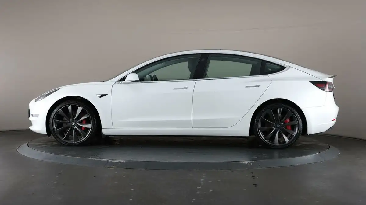 2020-tesla-model-3-e-performance-big-27