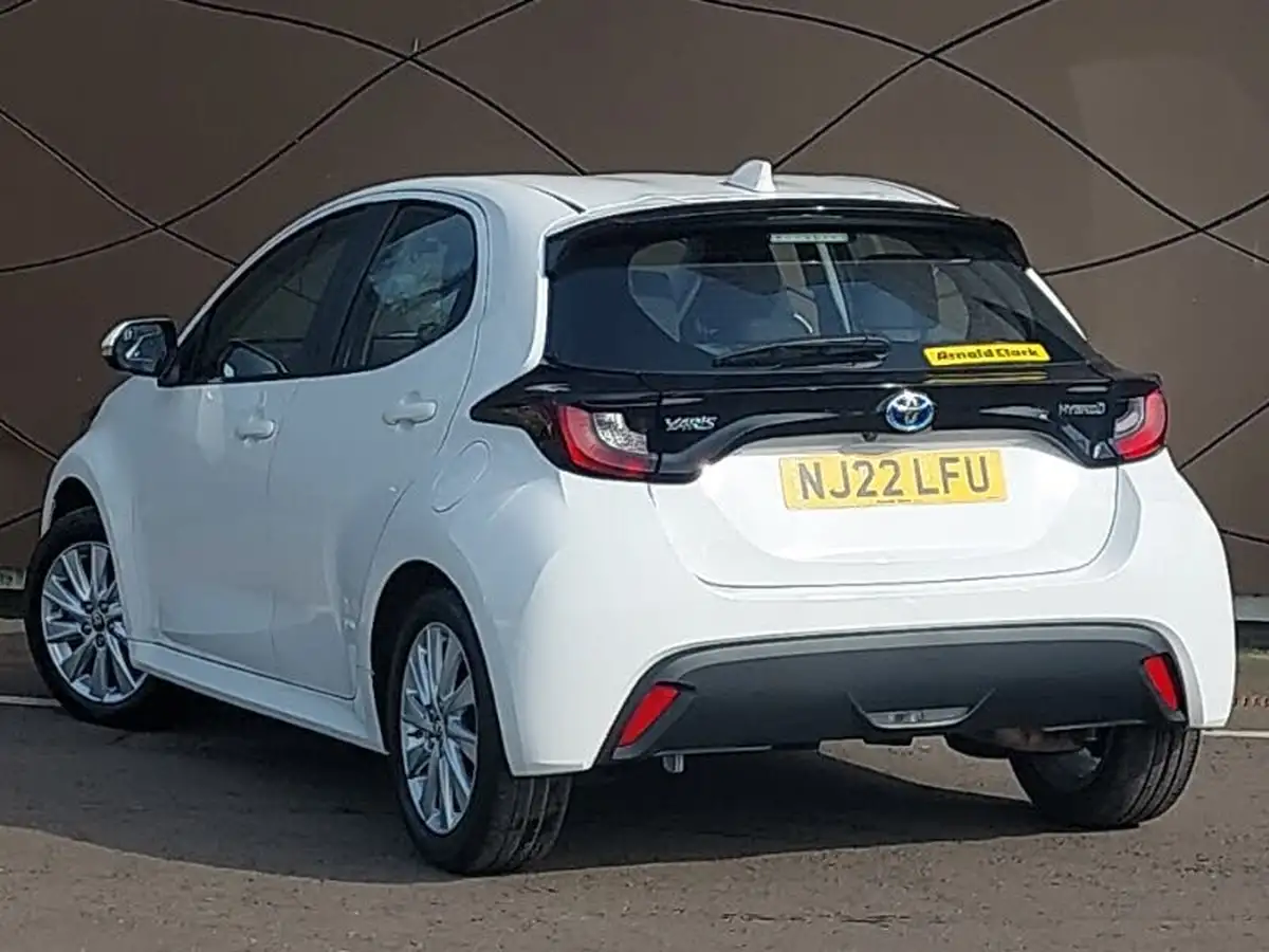 2022-toyota-yaris-15-vvt-i-icon-big-1