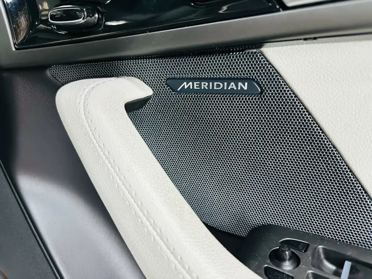 2014-jaguar-f-type-30-v6-coupe-quickshift-big-7