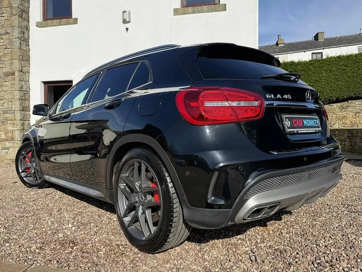 2015-mercedes-benz-gla-class-20-amg-big-27