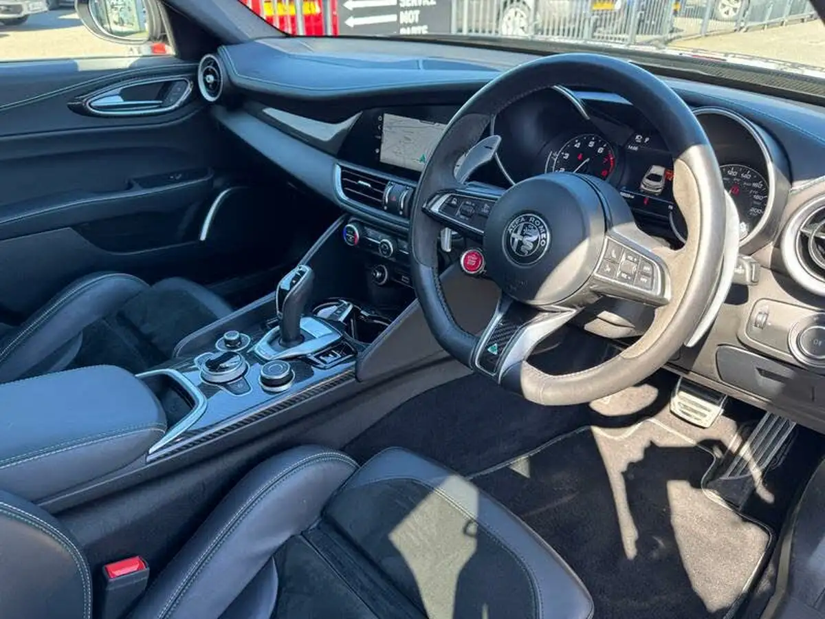 2022-alfa-romeo-giulia-29-biturbo-quadrifoglio-big-7