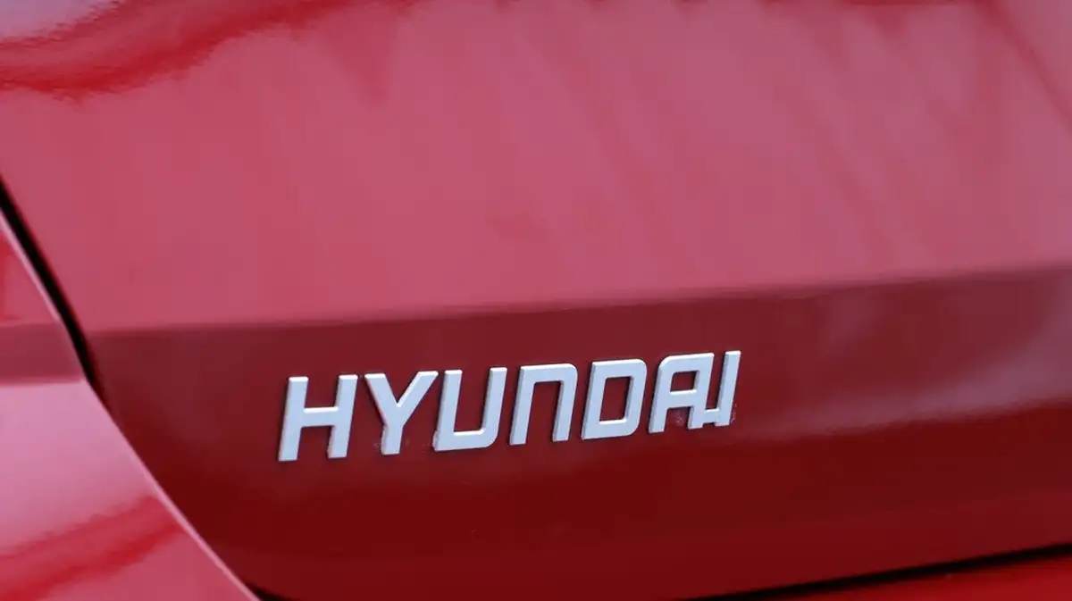 2024-hyundai-i20-10-t-gdi-premium-big-20