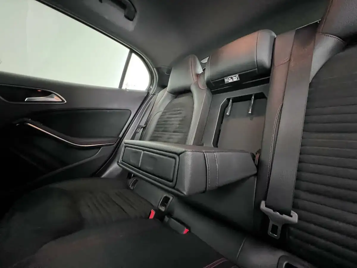 2016-mercedes-benz-gla-class-21d-gla-200d-amg-line-ss-big-16