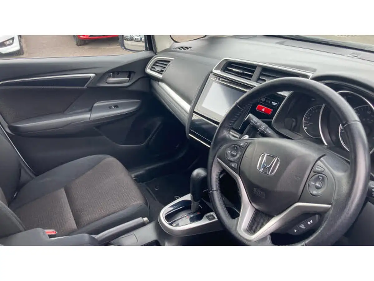 2016-honda-jazz-13-i-vtec-ex-navi-cvt-big-10