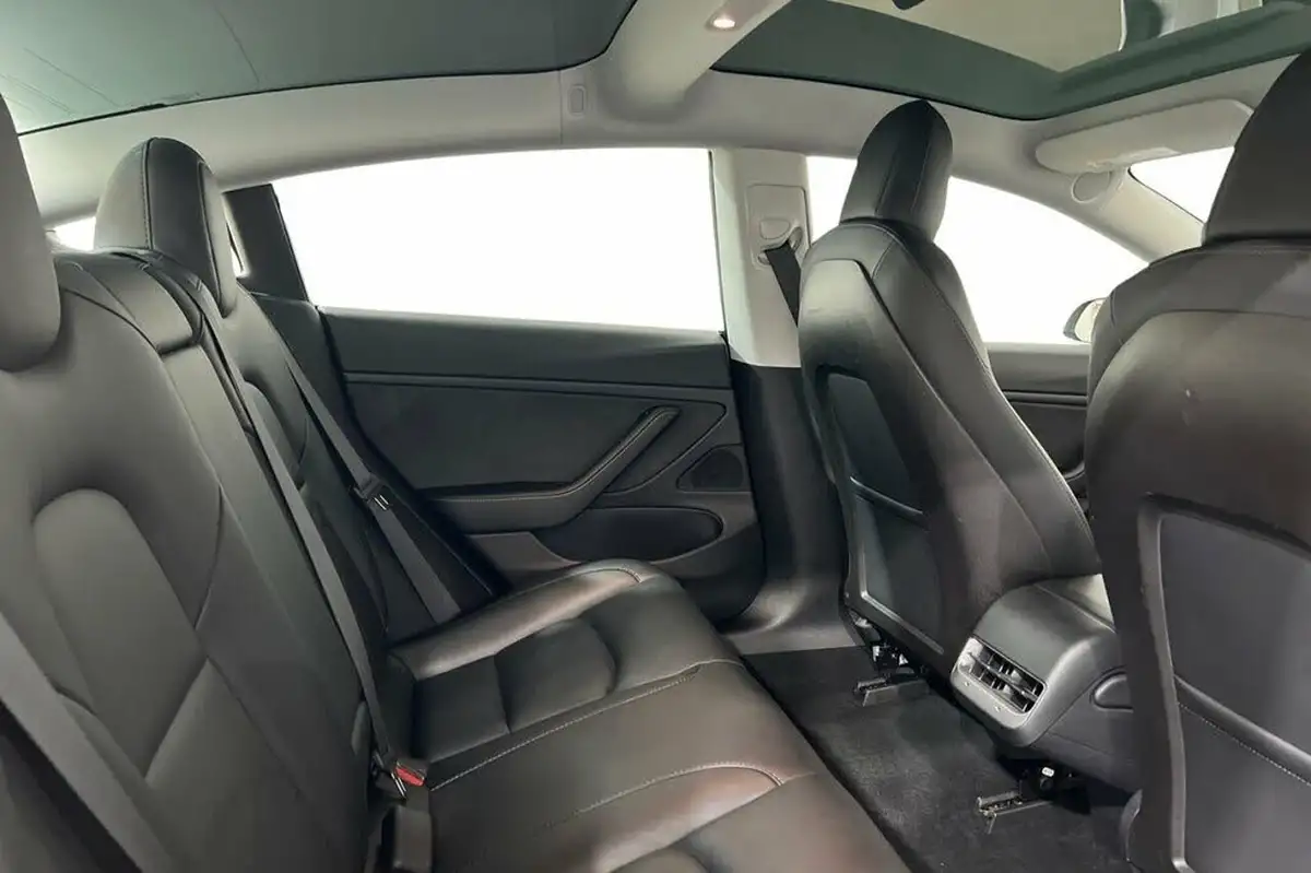 2020-tesla-model-3-e-long-range-big-9