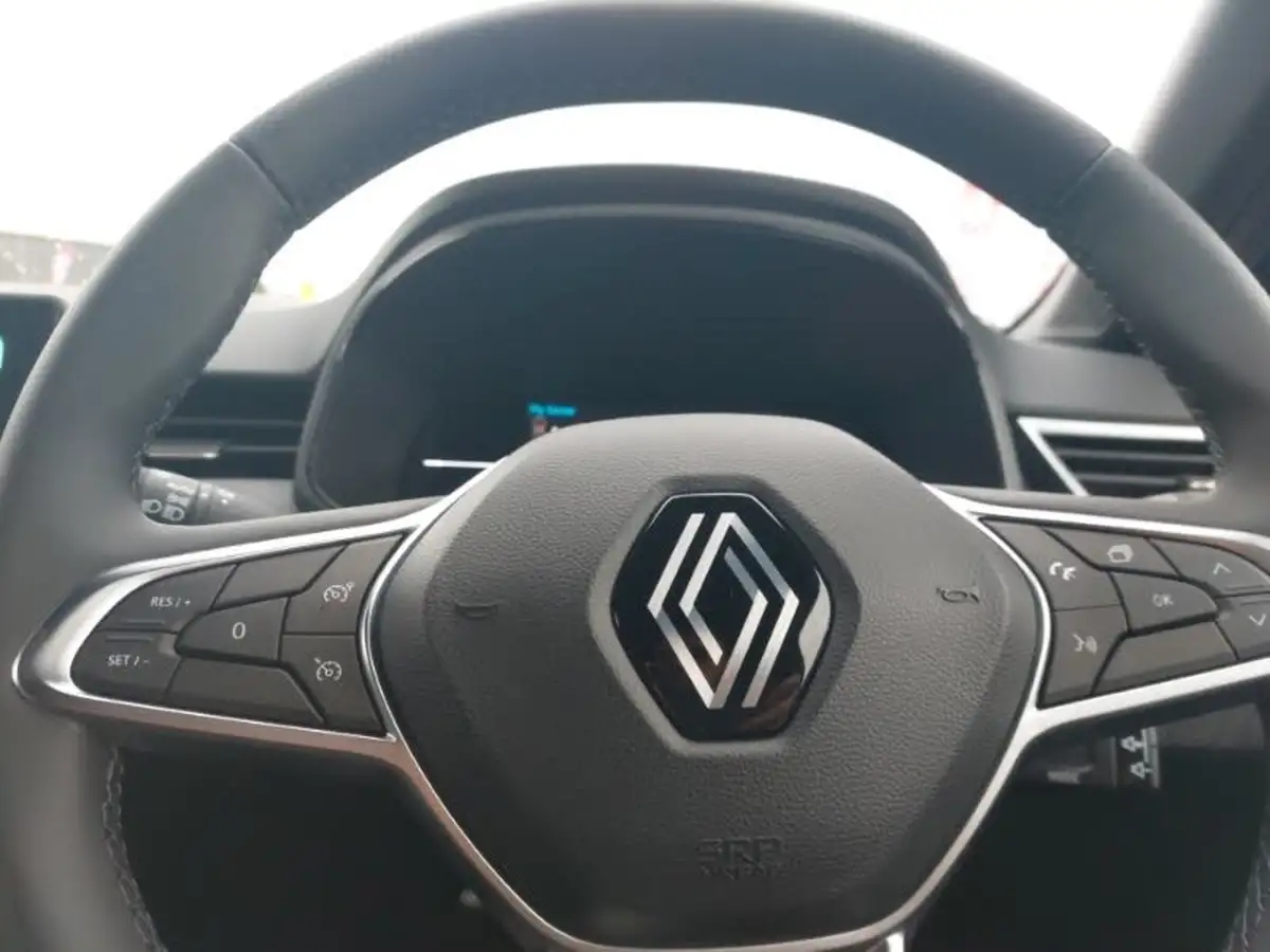 2024-renault-clio-10-tce-techno-big-14