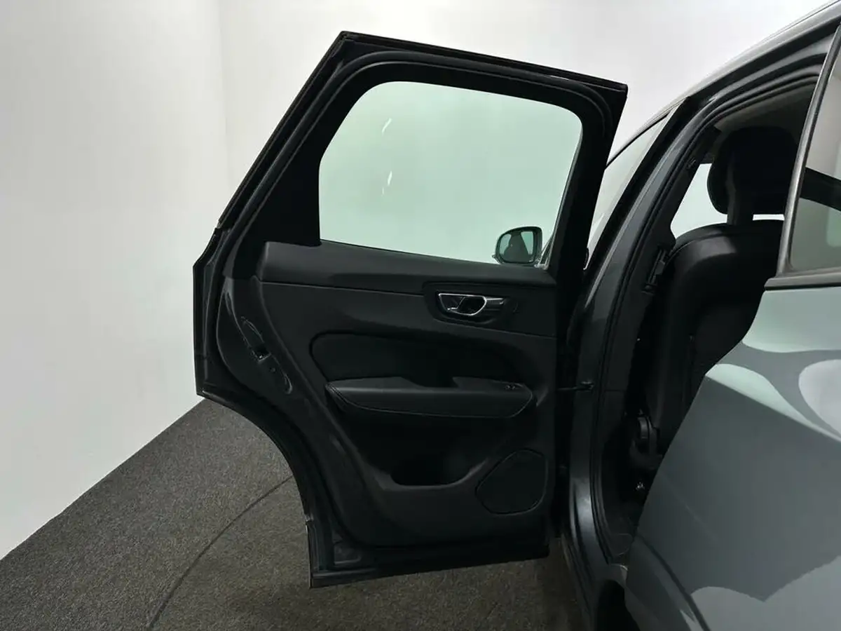 2017-volvo-xc60-20td-d4-momentum-pro-geartronic-big-39
