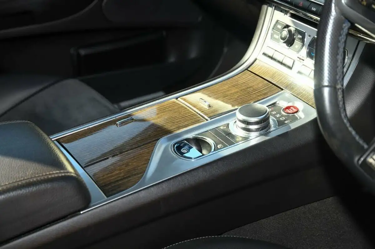 2015-jaguar-xf-22td-r-sport-200ps-saloon-4d-big-27