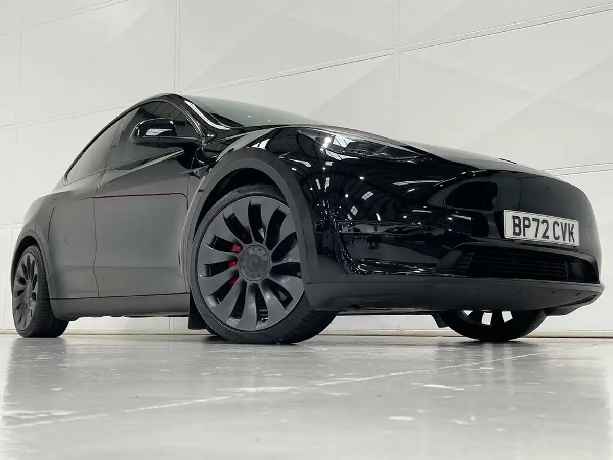 2023-tesla-model-y-e-performance-big-5
