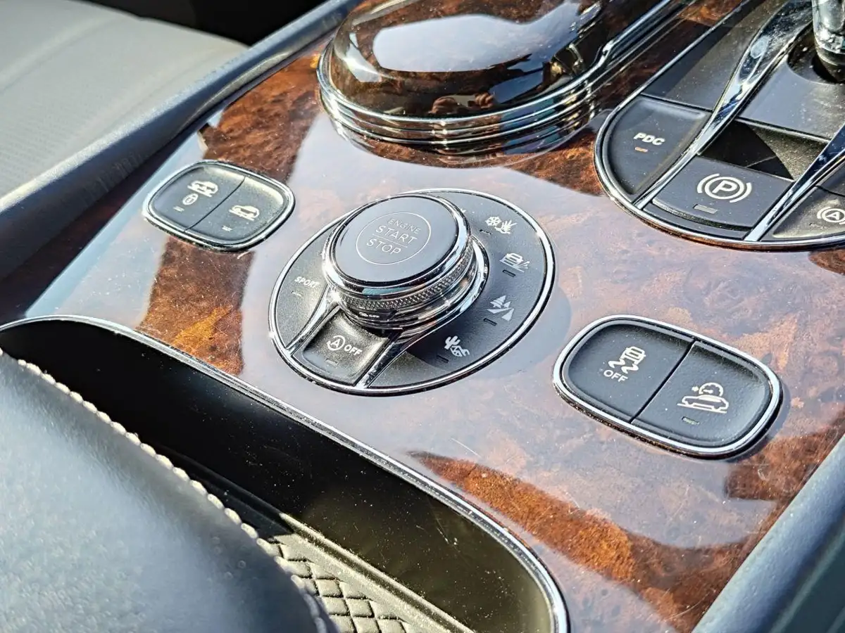 2016-bentley-bentayga-60-w12-big-22