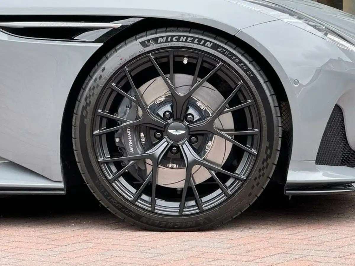 2024-aston-martin-db12-40-v8-auto-euro-6-ss-2dr-big-3
