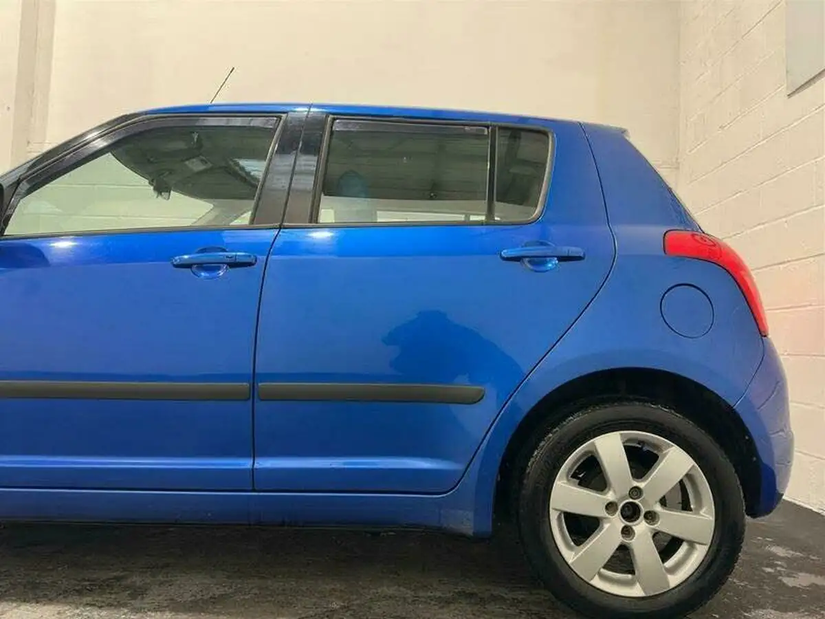 2010-suzuki-swift-15-sz4-big-21