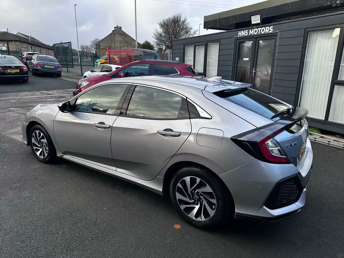 2019-honda-civic-16-i-dtec-se-hatchback-5d-big-14