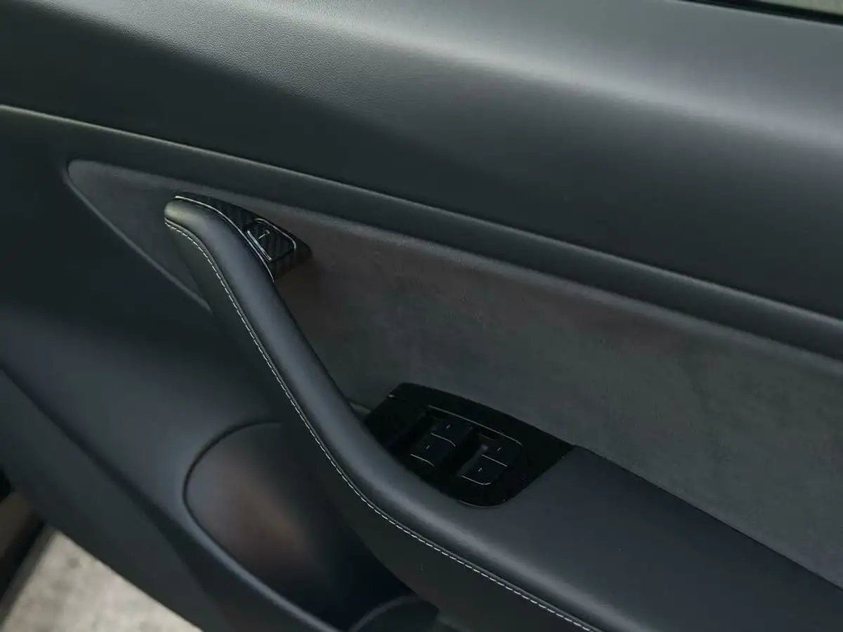 2020-tesla-model-3-e-performance-big-27