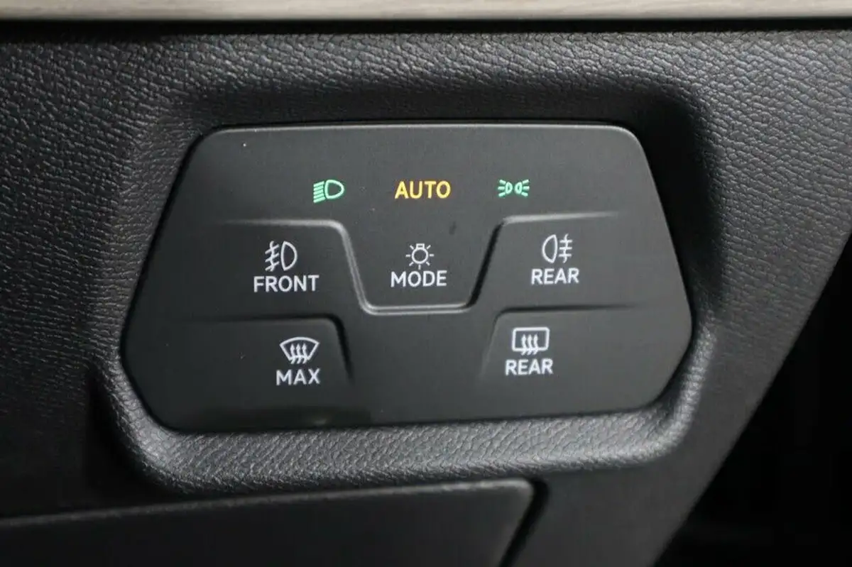 2021-seat-leon-14-e-hybrid-xcellence-hatchback-big-24