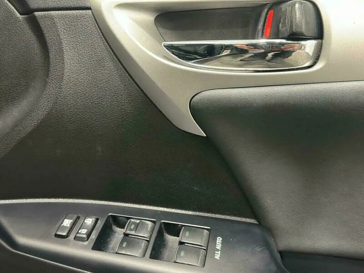 2011-lexus-ct-200h-18-se-l-big-28