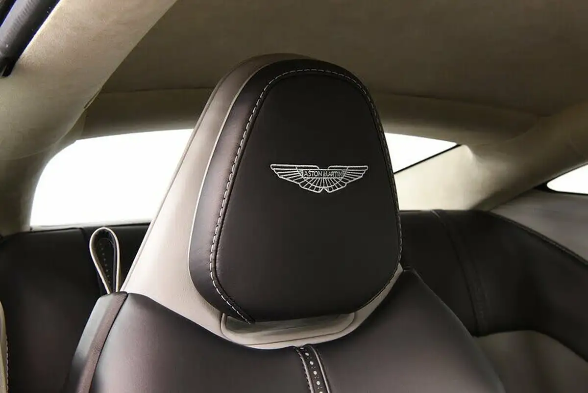 2017-aston-martin-db11-52-v12-launch-edition-big-8