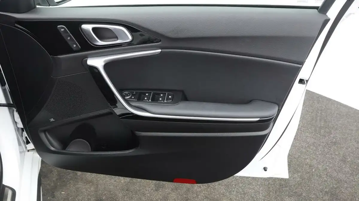 2021-kia-pro-ceed-15-t-gdi-gt-line-s-big-14