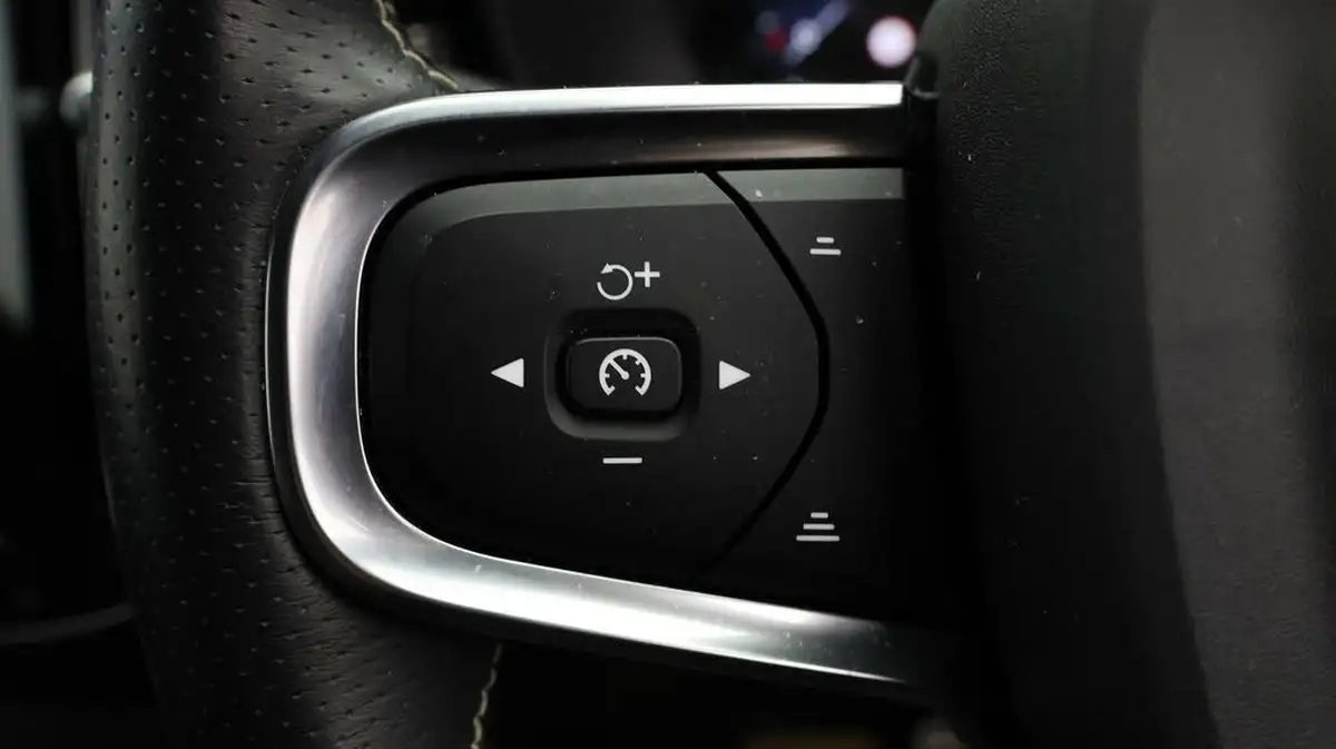 2021-volvo-xc40-15-t5-r-design-262bhp-big-21