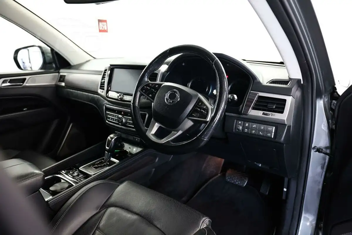 2017-kgm-ssangyong-rexton-22td-ultimate-big-45