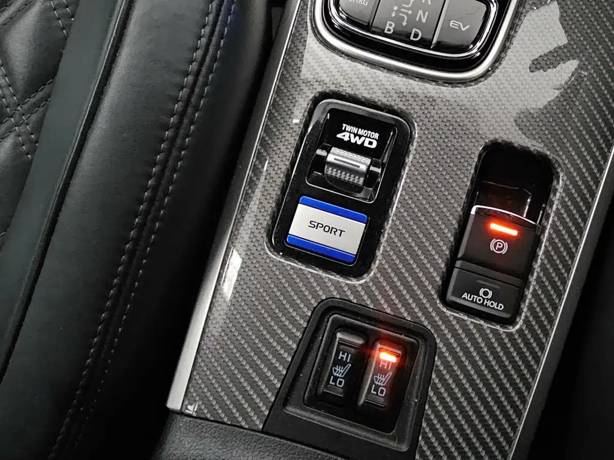 2018-mitsubishi-outlander-24-5h-phev-big-13