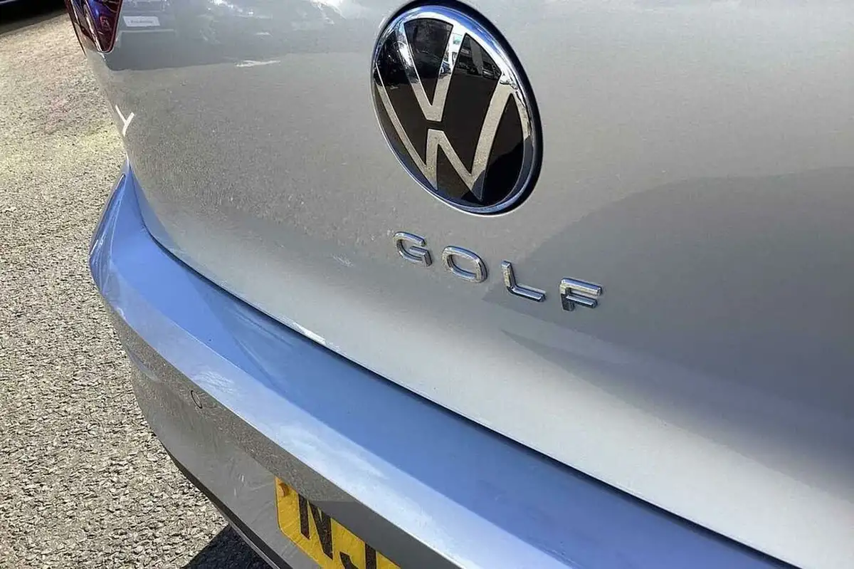 2023-volkswagen-golf-15-etsi-style-130ps-hatchback-big-23