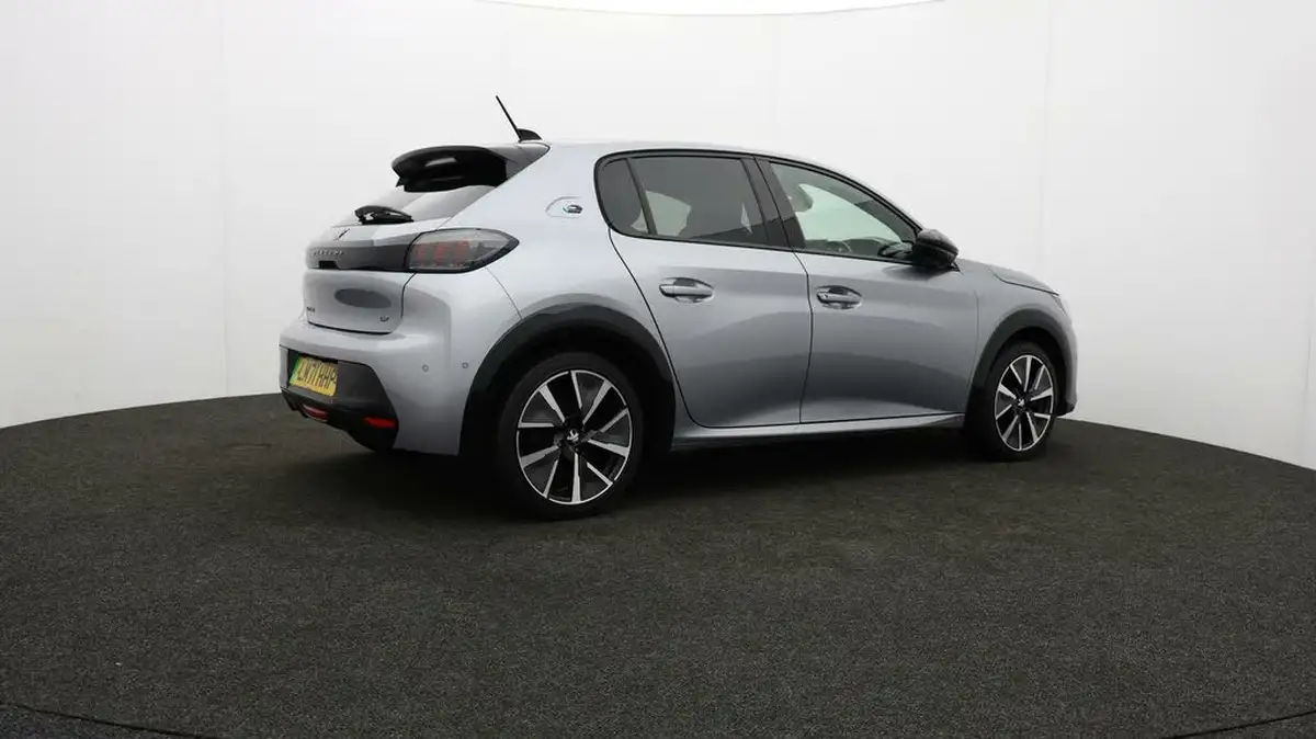 2021-peugeot-208-e-gt-premium-big-26