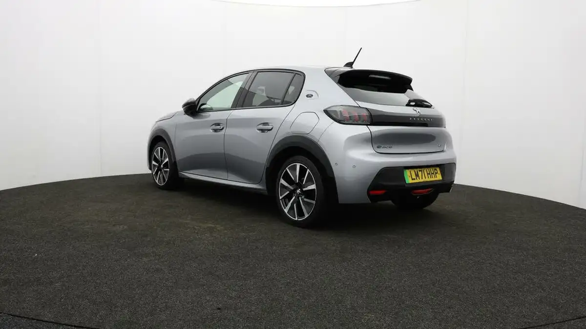 2021-peugeot-208-e-gt-premium-big-4