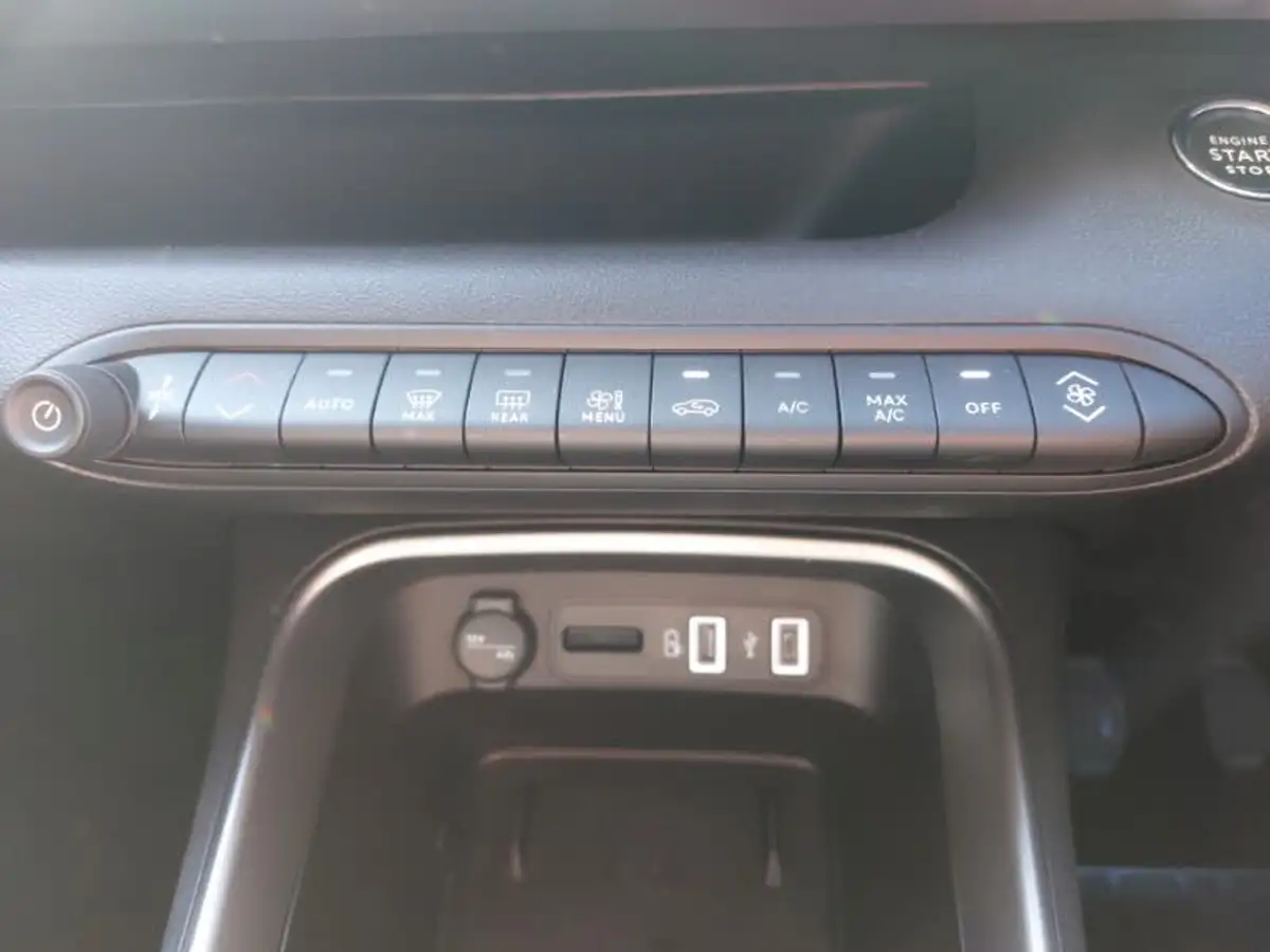 2025-jeep-avenger-12-gse-summit-big-17