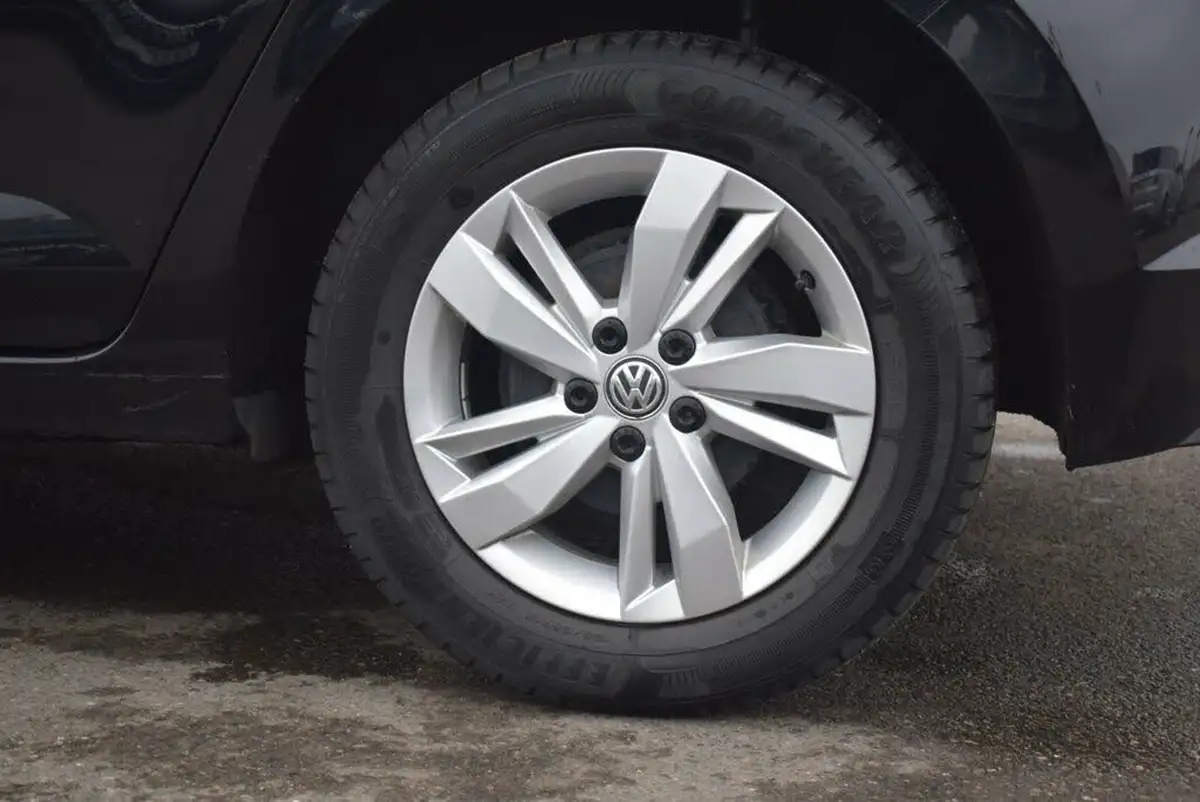 2019-volkswagen-polo-10-tsi-se-big-9