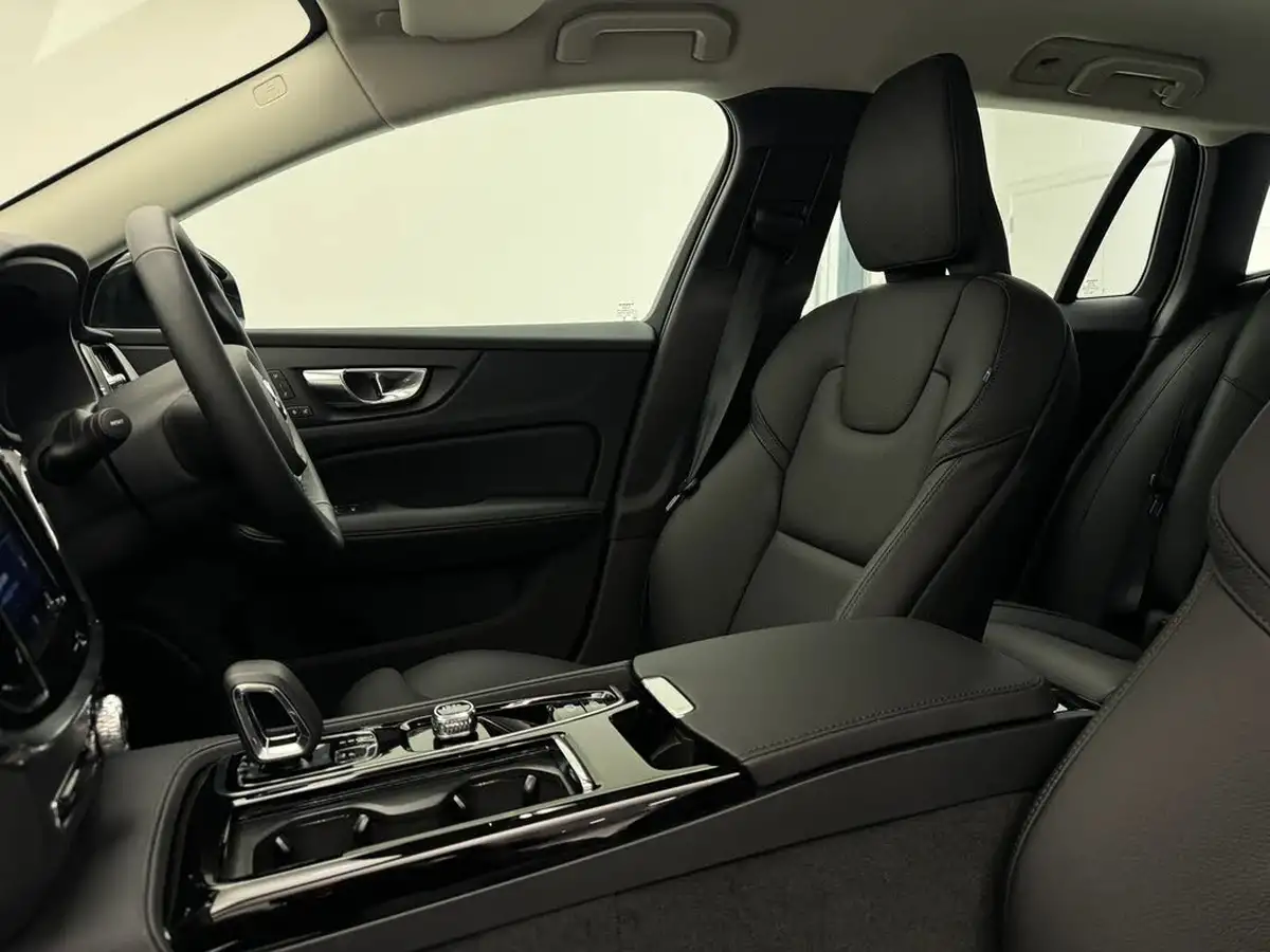 2024-volvo-v60-20-t6-plus-dark-station-wagon-big-15