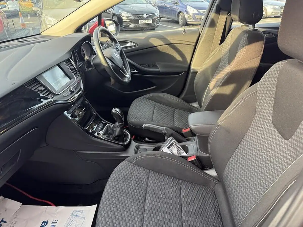 2017-vauxhall-astra-14i-sri-hatchback-big-41