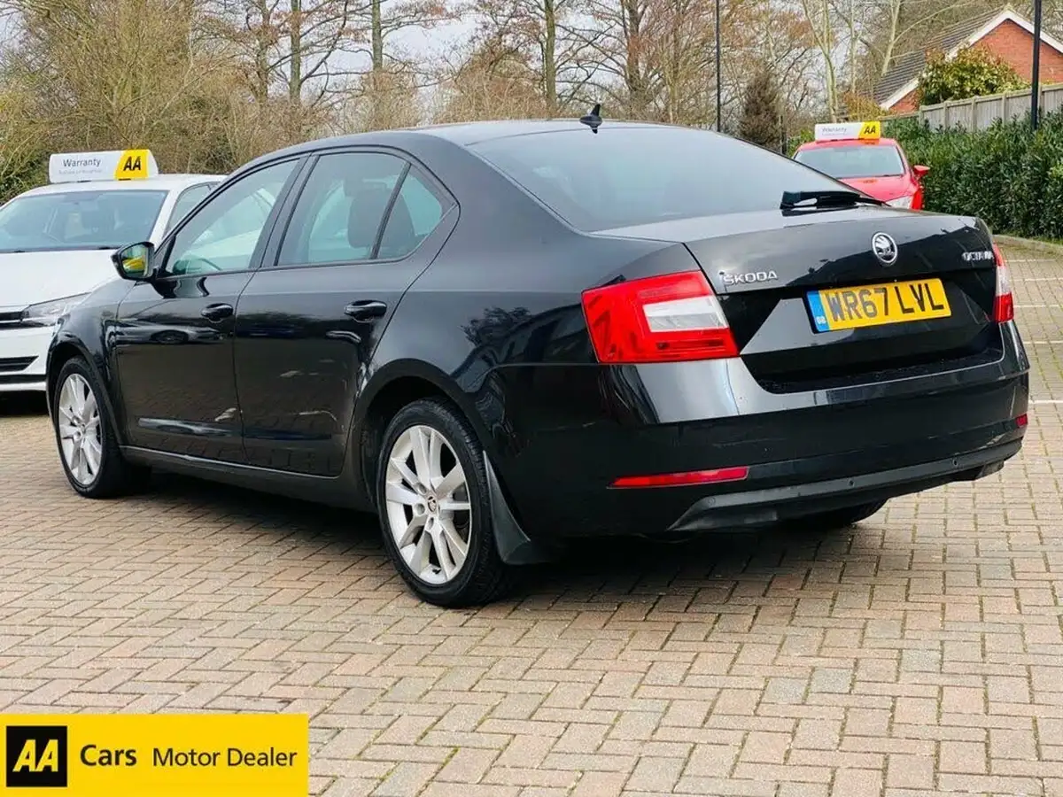 2017-skoda-octavia-20tdi-se-l-hatchback-dsg-big-14