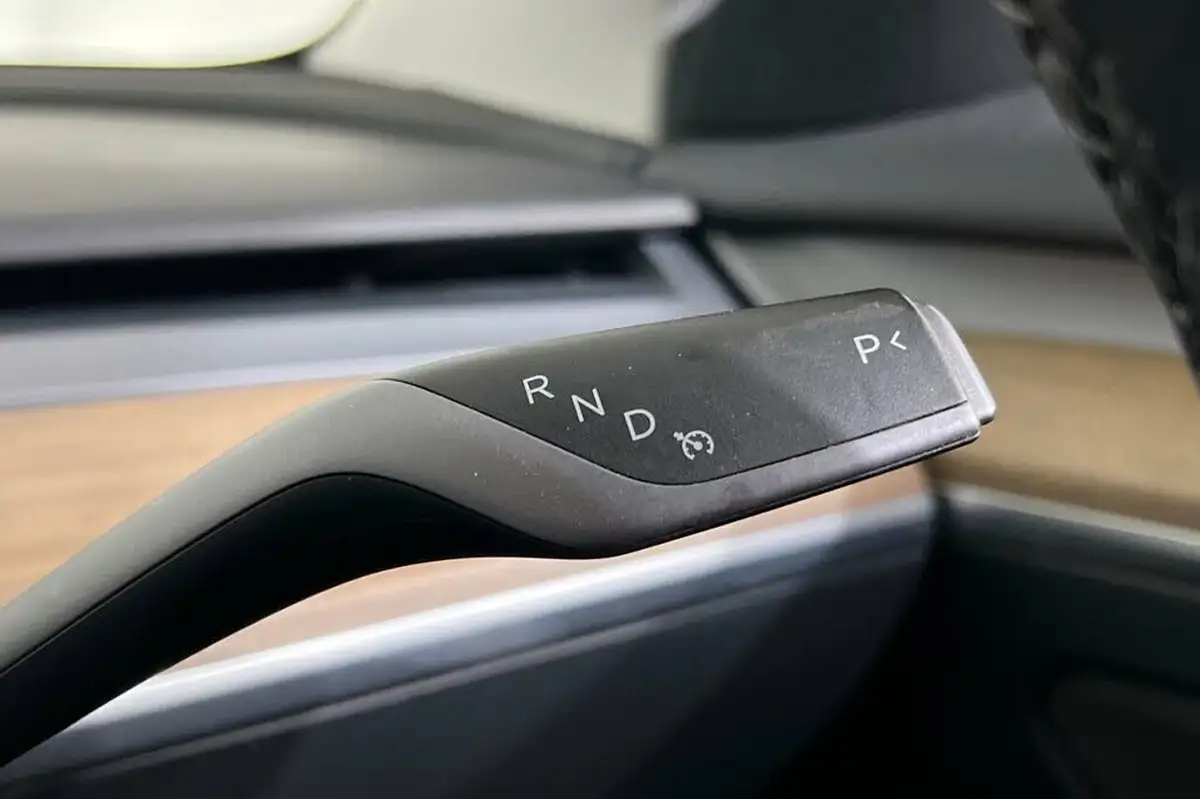 2022-tesla-model-3-e-long-range-big-28