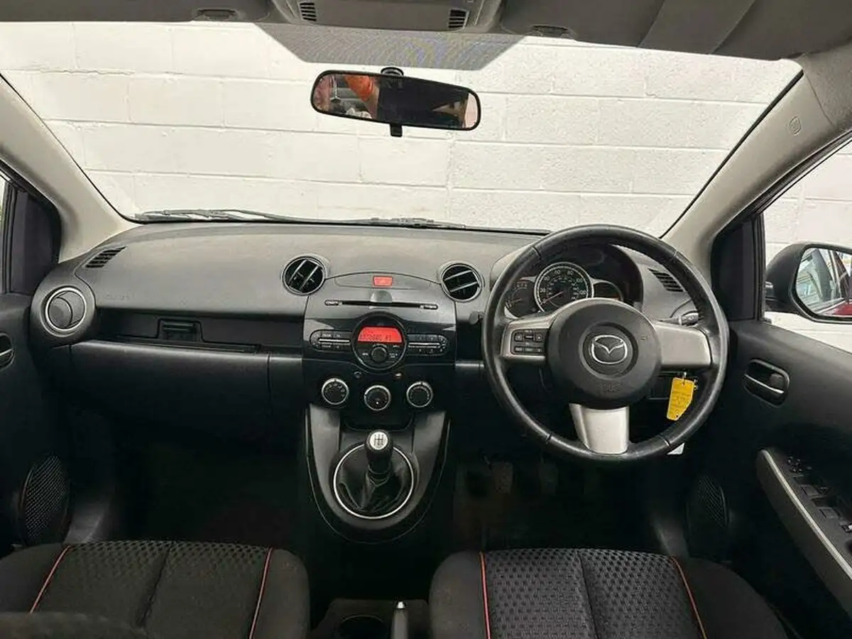 2011-mazda-mazda2-13-takuya-big-1