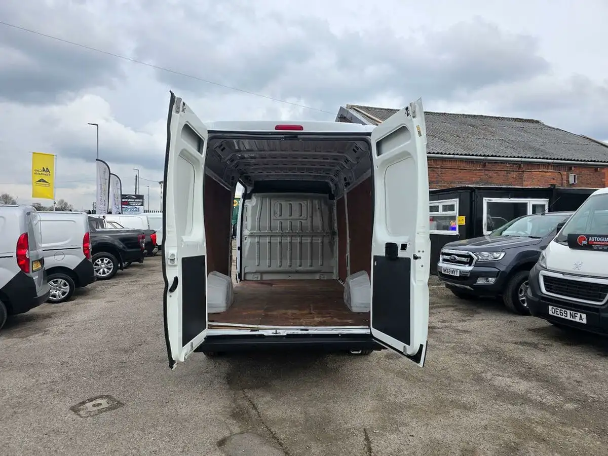 2022-citroen-relay-22bluehdi-35-l4h2-heavy-enterprise-big-19